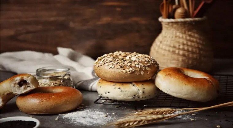 iSEE对话 | 年销3亿！“硬到砸核桃”的碱水包，咋就成了抖音爆品？